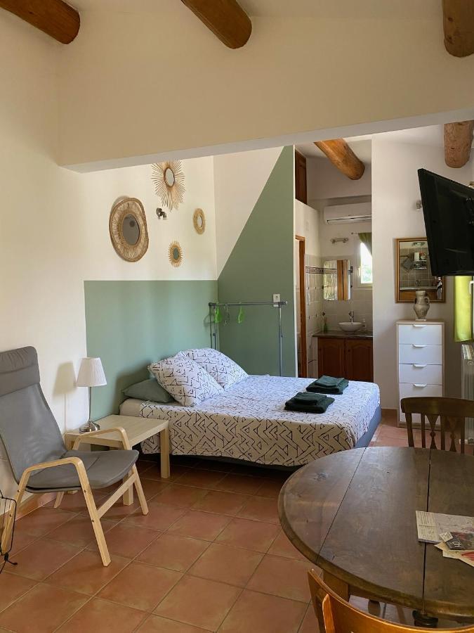 Les Célestins - Studios indépendants Carpentras Extérieur photo