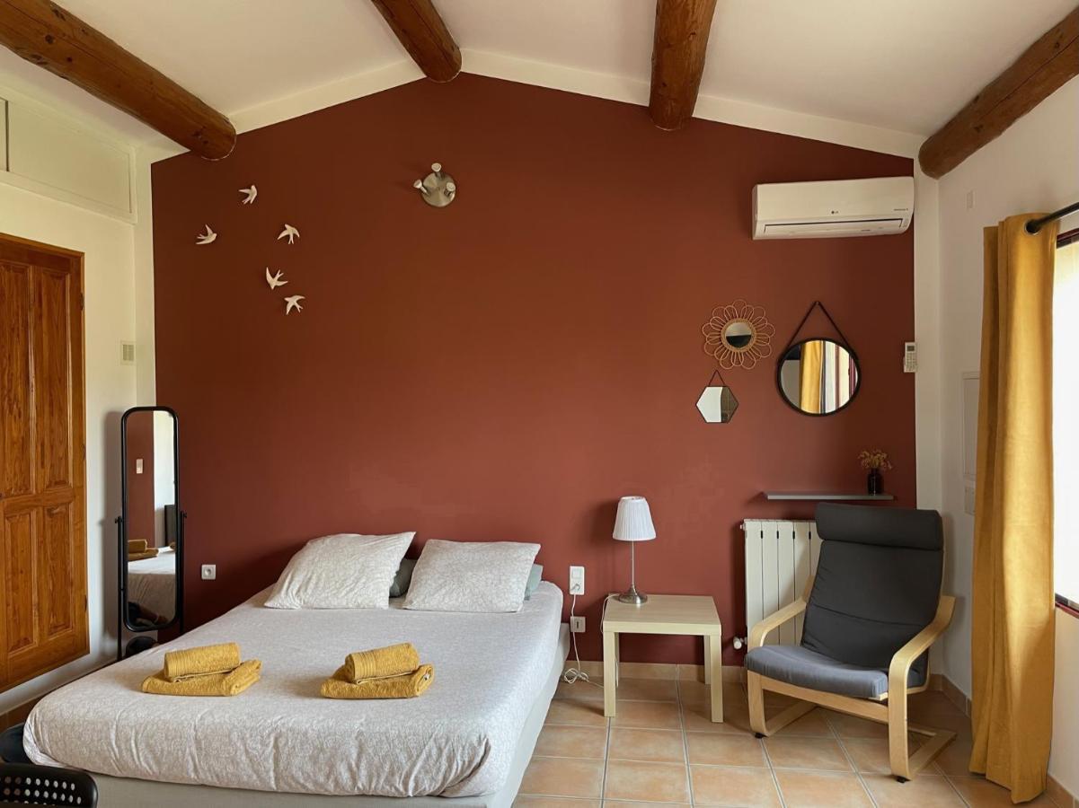 Les Célestins - Studios indépendants Carpentras Extérieur photo